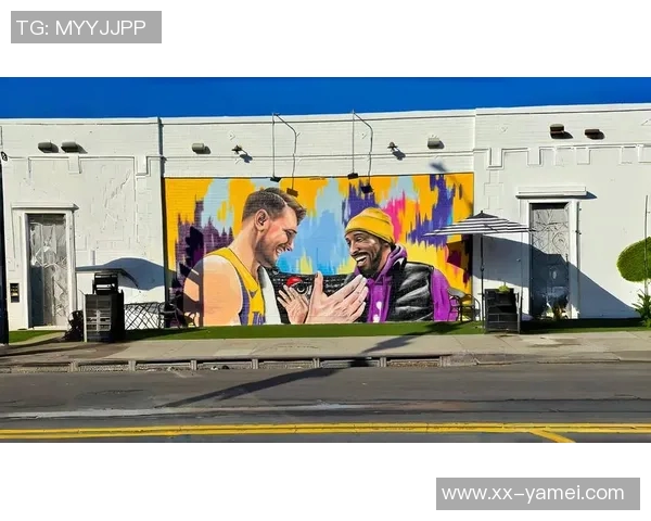 六年前的今天科比与女儿Gigi现场观赛用东契奇母语互喷垃圾话的温馨时刻